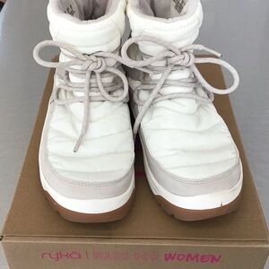 Ryka Women's Ivory and Tan Winter Boots 8.5 M